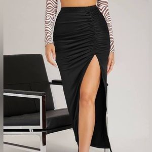 Coral scrunch slit skirt!